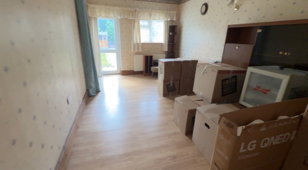 Lot: 131 - THREE-BEDROOM SEMI-DETACHED BUNGALOW WITH PARKING - Living room